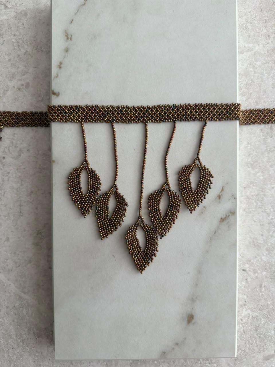 Choker hojas chaquira