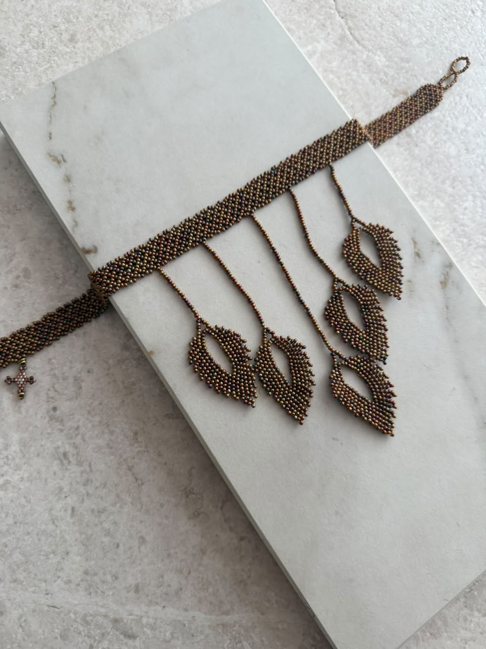Choker hojas chaquira