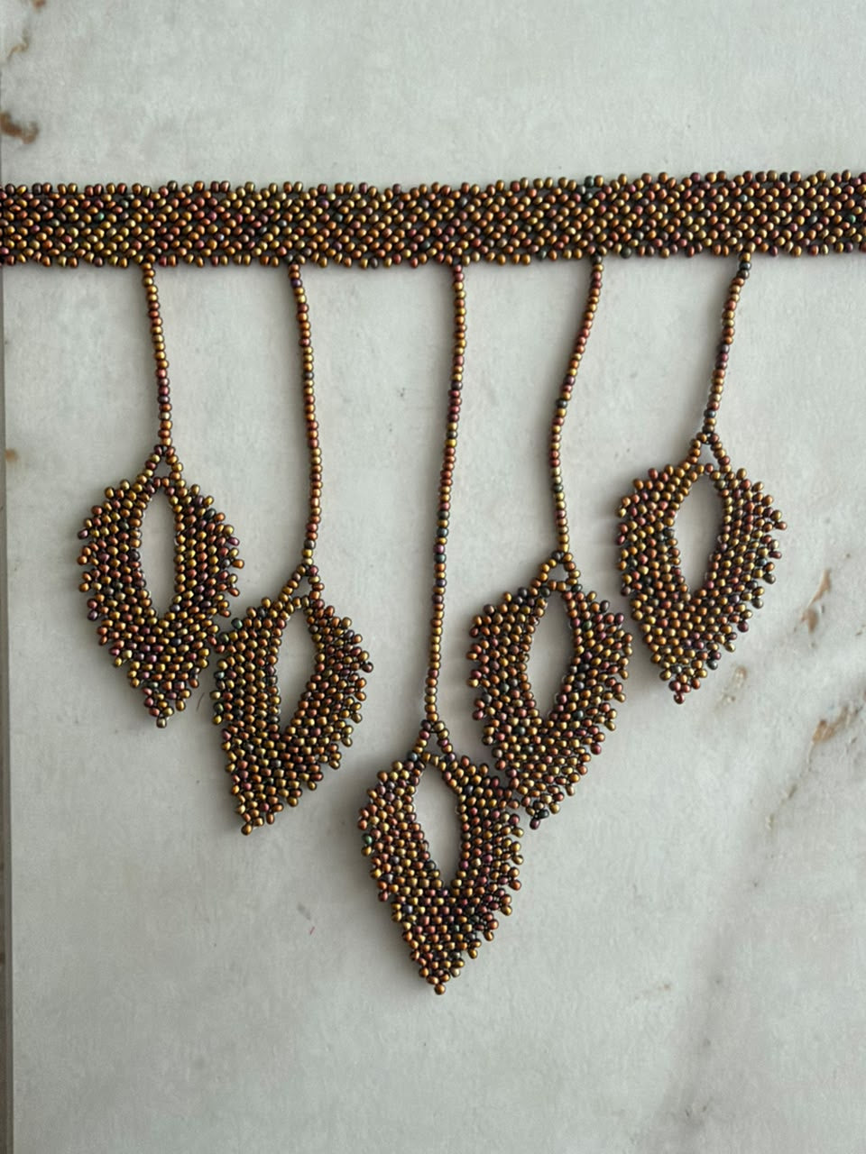 Choker hojas chaquira
