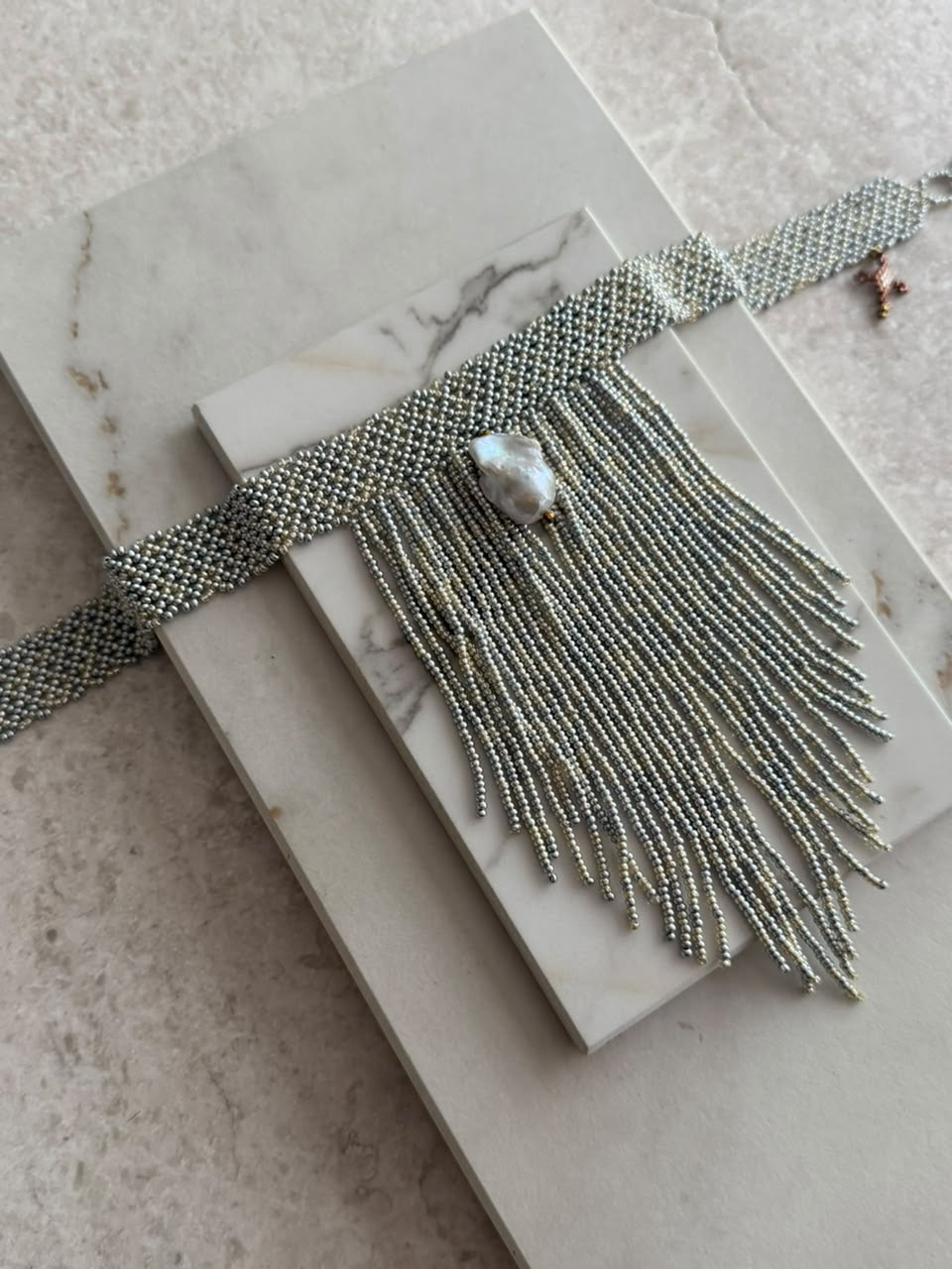Choker medusa grande con perla