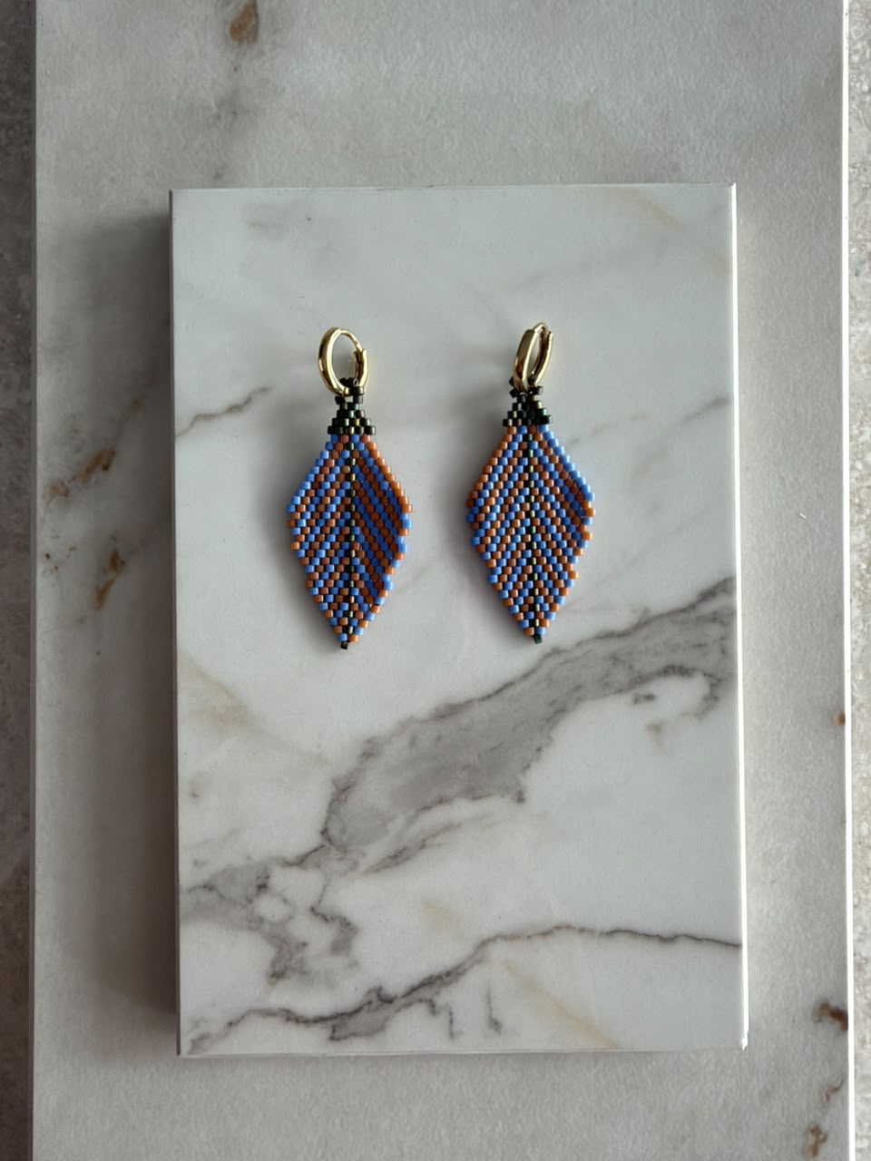 Aretes hoja grande miyuki