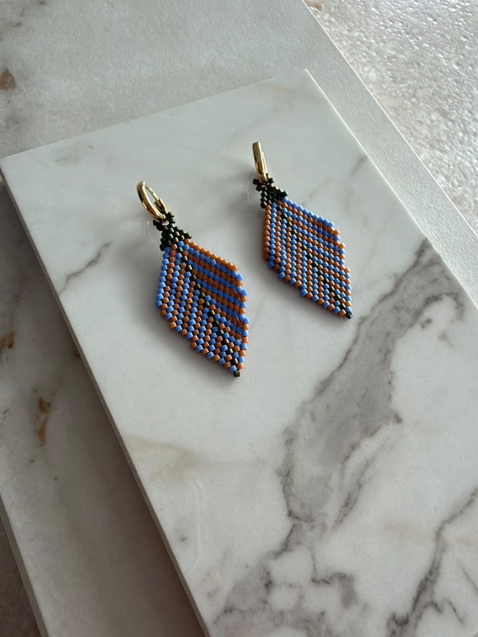 Aretes hoja grande miyuki