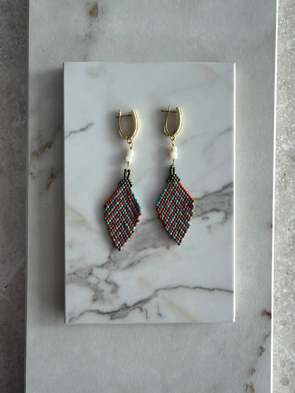 Aretes hoja grande miyuki