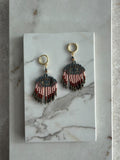Aretes ojo de chaquira con tiras
