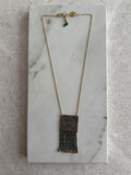 Collar banderin de chaquira con tiras chico