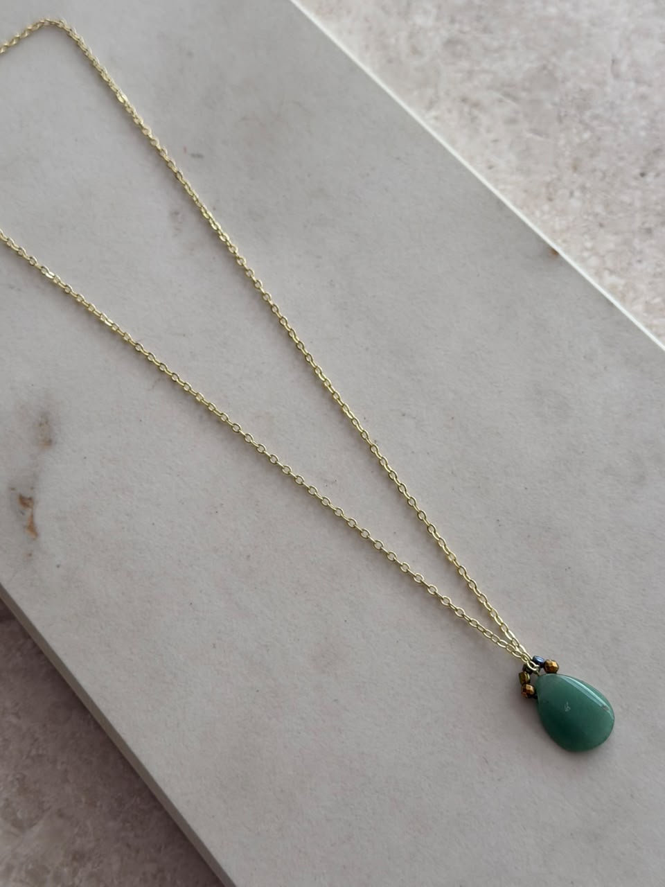 Collar piedra verde