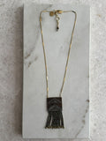 Collar banderin de chaquira con tiras chico
