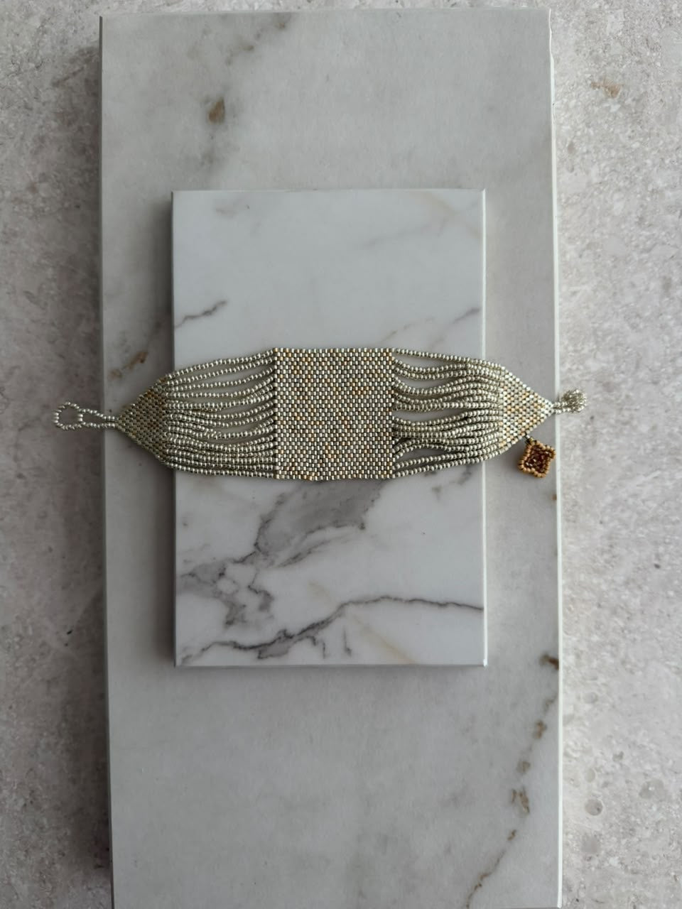 Pulsera de chaquira cuadro combinado