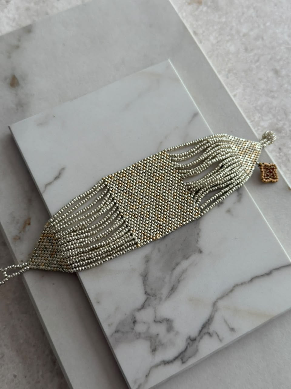 Pulsera de chaquira cuadro combinado