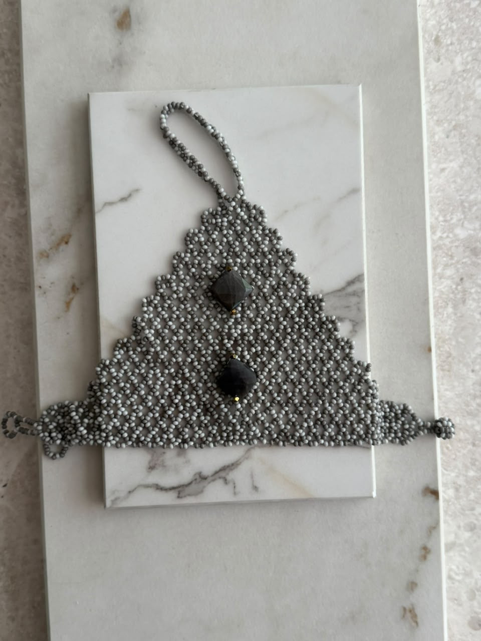 Pulsera arnes dedo con piedras