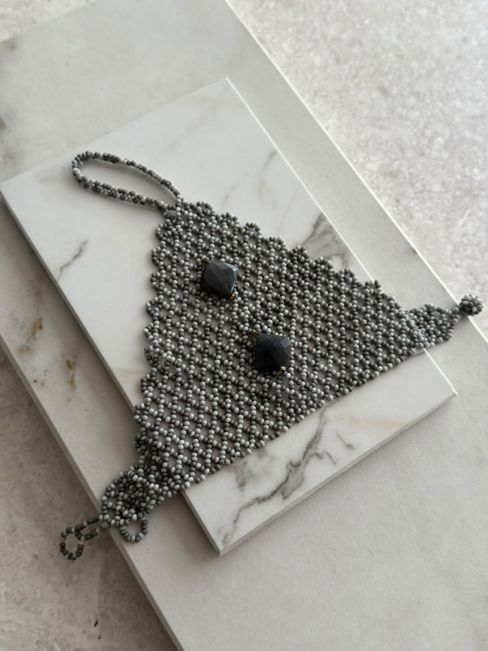 Pulsera arnes dedo con piedras