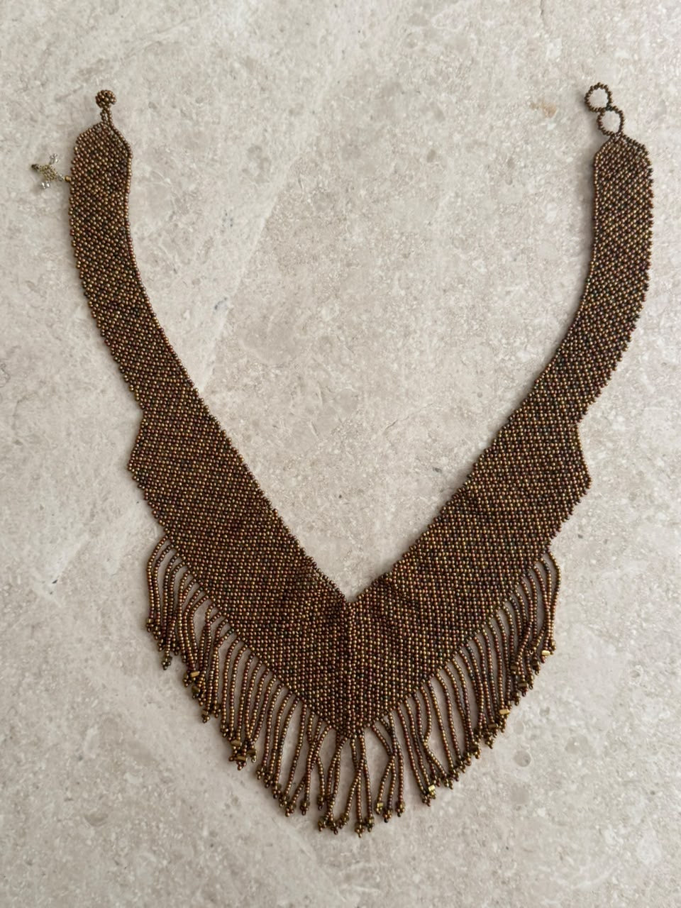 Collar de chaquira V con tiras