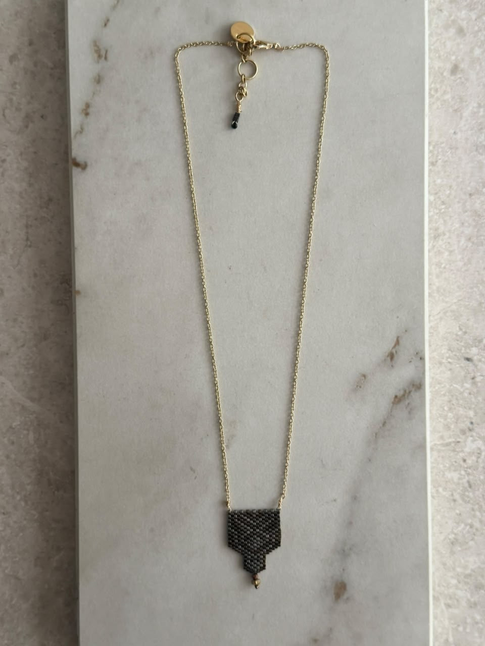 Collar banderin de chaquira mini