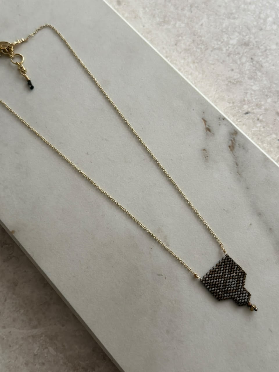 Collar banderin de chaquira mini