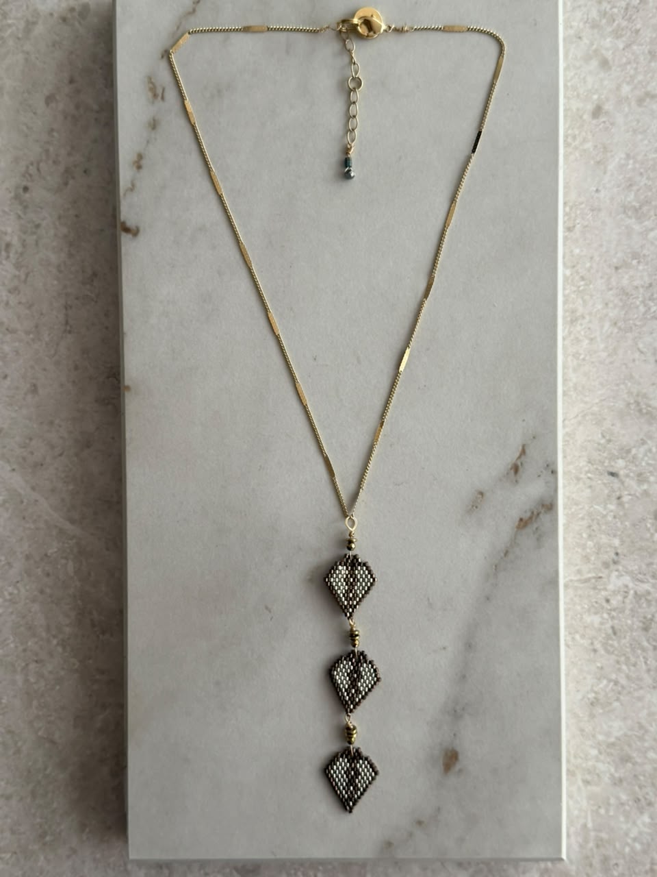 Collar de chaquira 3 hojas