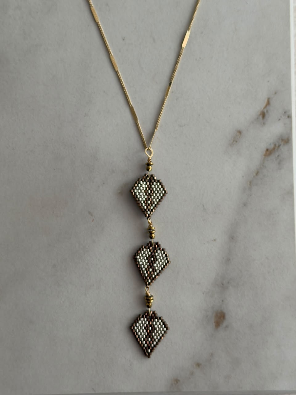 Collar de chaquira 3 hojas