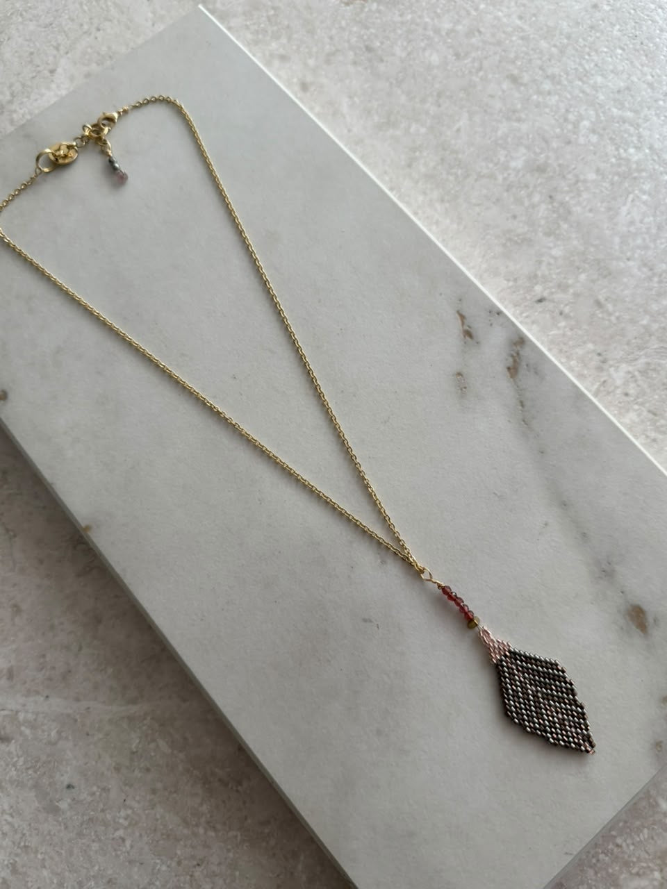Collar de chaquira 1 hoja