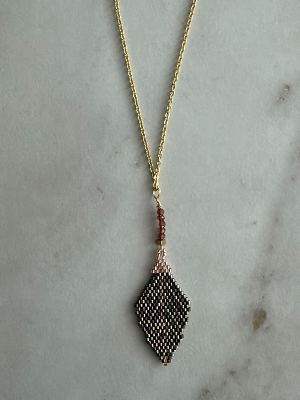 Collar de chaquira 1 hoja